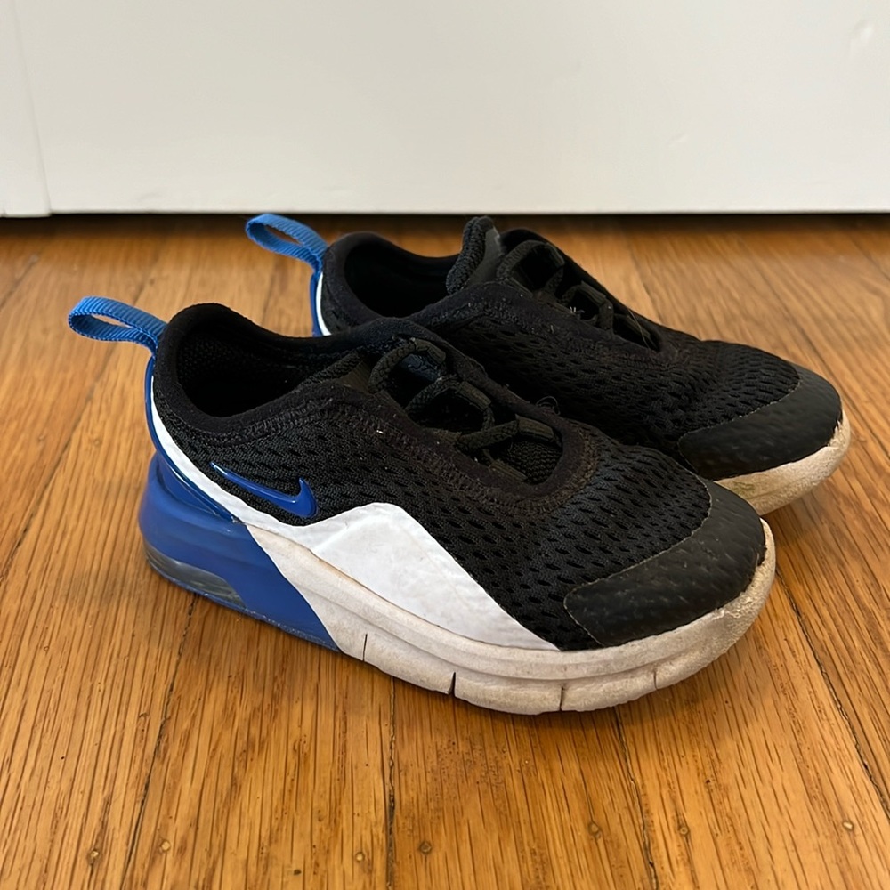 Nike toddler shoes size 7